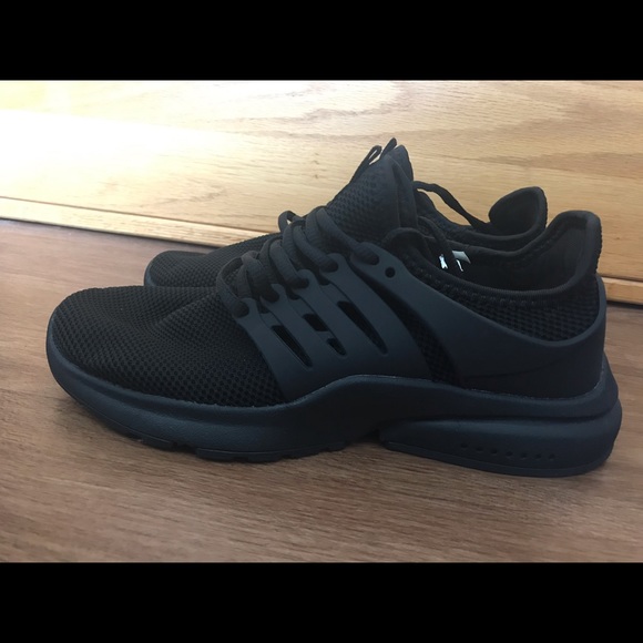 black tennis shoes non slip